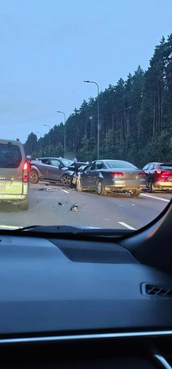 Susidūrę automobiliai.