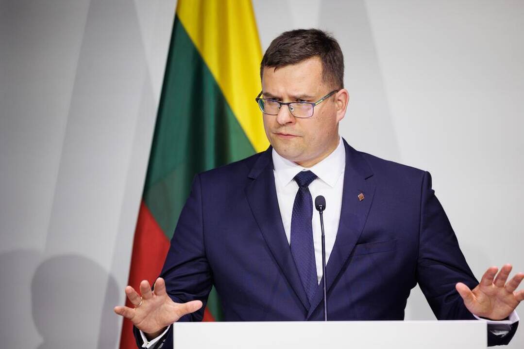 Komunikato pasirašymas.