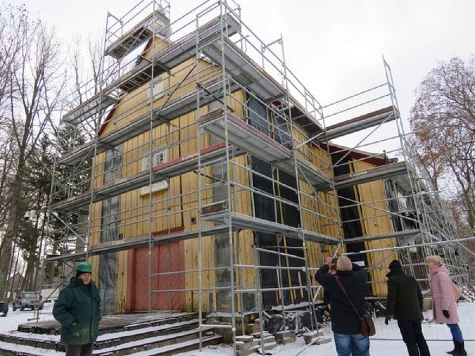Situacija: pradėta medinė bažnyčia ir varpinė, kurių būklė paveldosaugininkams jau kurį laiką kėlė nerimą.