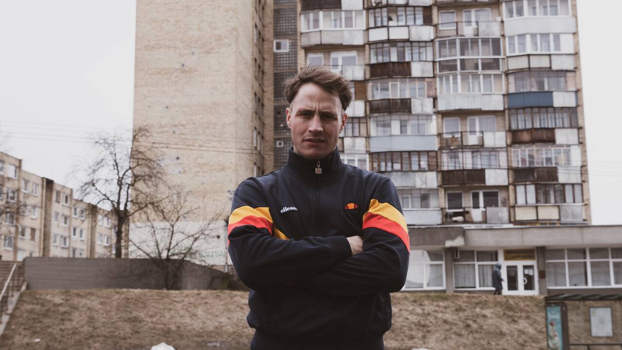 Įtraukia: „No Shoes“ teatro kūrėjai neapsiriboja tik spektaklių rodymu moksleiviams – R. Klezys drąsiai griauna žiūrovą ir aktorių skiriančią ribą.