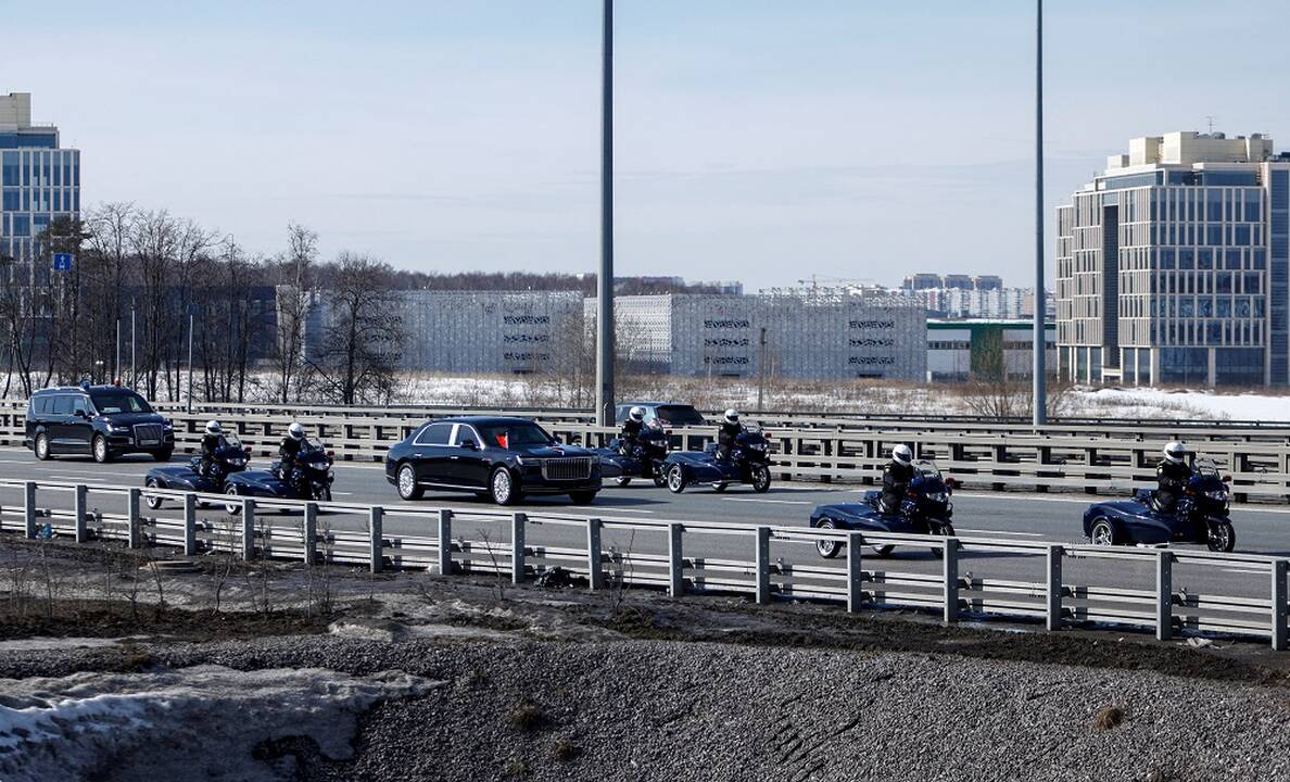 Prezidento Xi Jinpingo kortežas pakeliui į Maskvą.