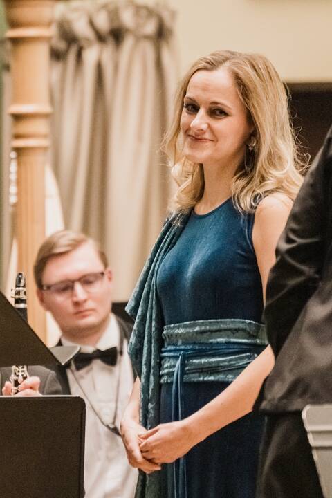 Festivalyje: „Iš arti“ dalyvavusio K. Variakojo diriguojamo Lietuvos simfoninio pučiamųjų orkestro, G. Gelgotės koncerto akimirka.