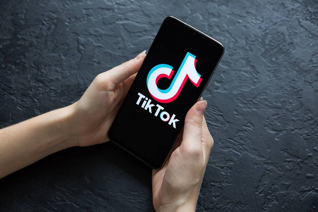 „TikTok“ ieško būdų nuraminti nerimaujančius dėl socialinio tinklo naudojimo saugumo