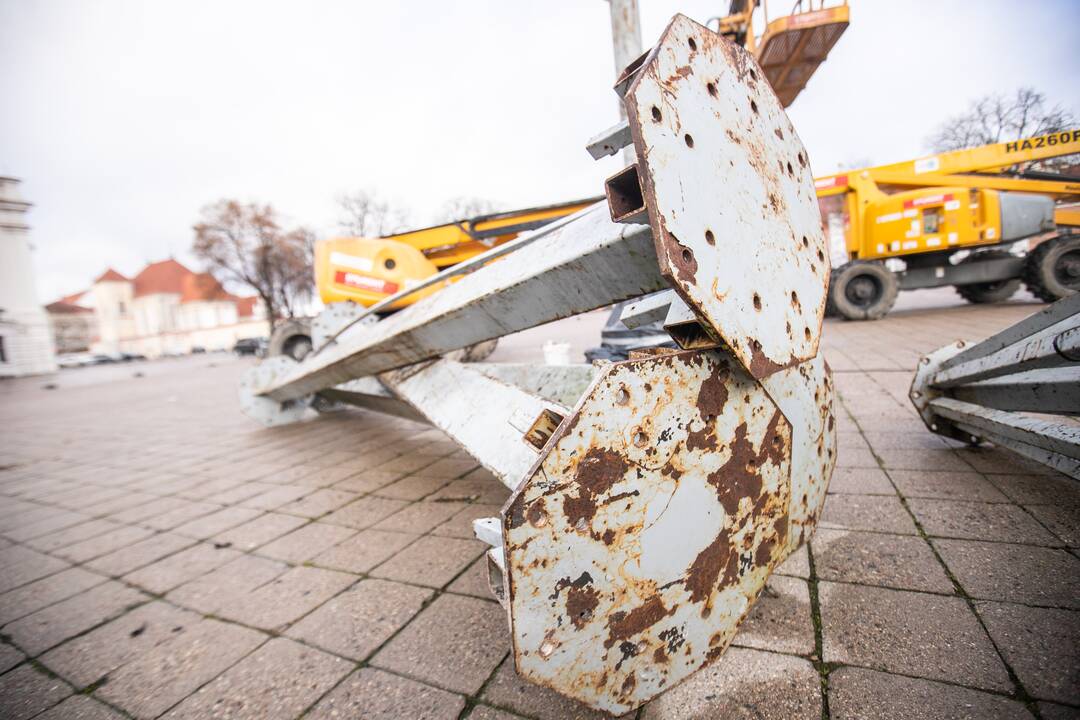 Prasidėjo Kauno eglutės montavimo darbai
