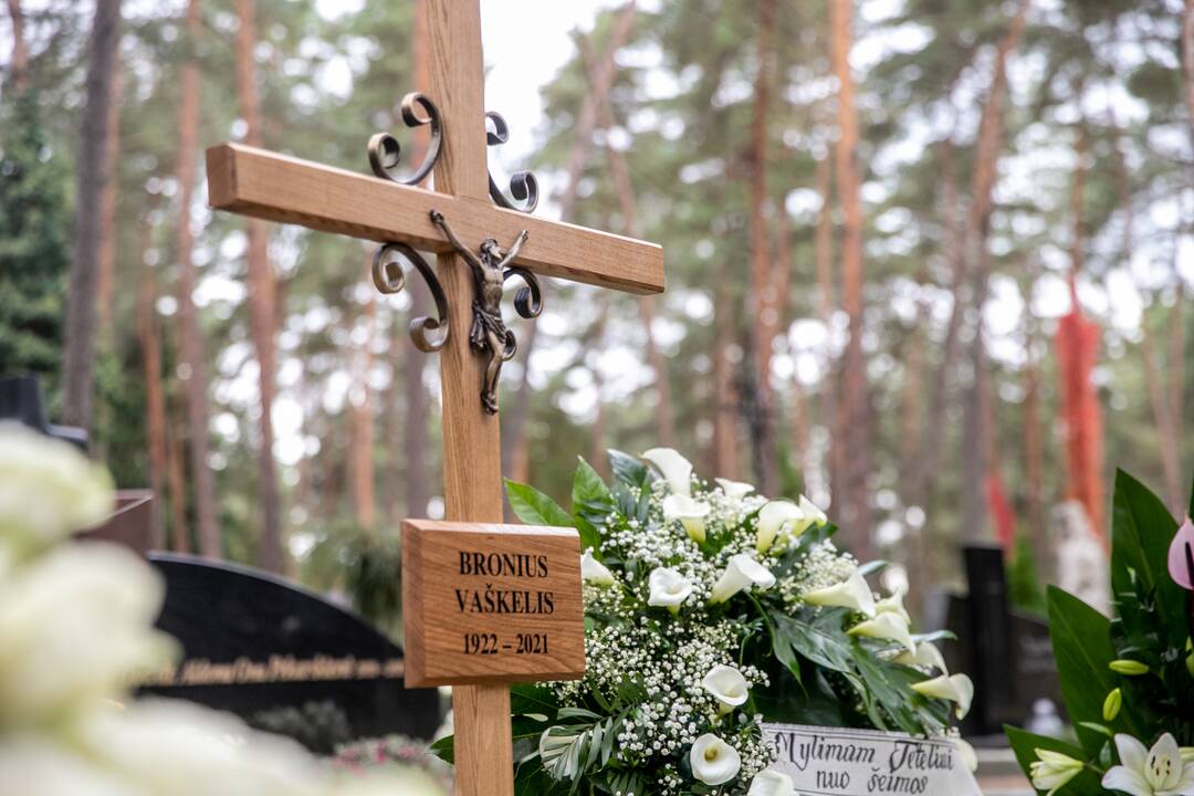 Prof. B. Vaškelis išlydėtas į paskutinę kelionę