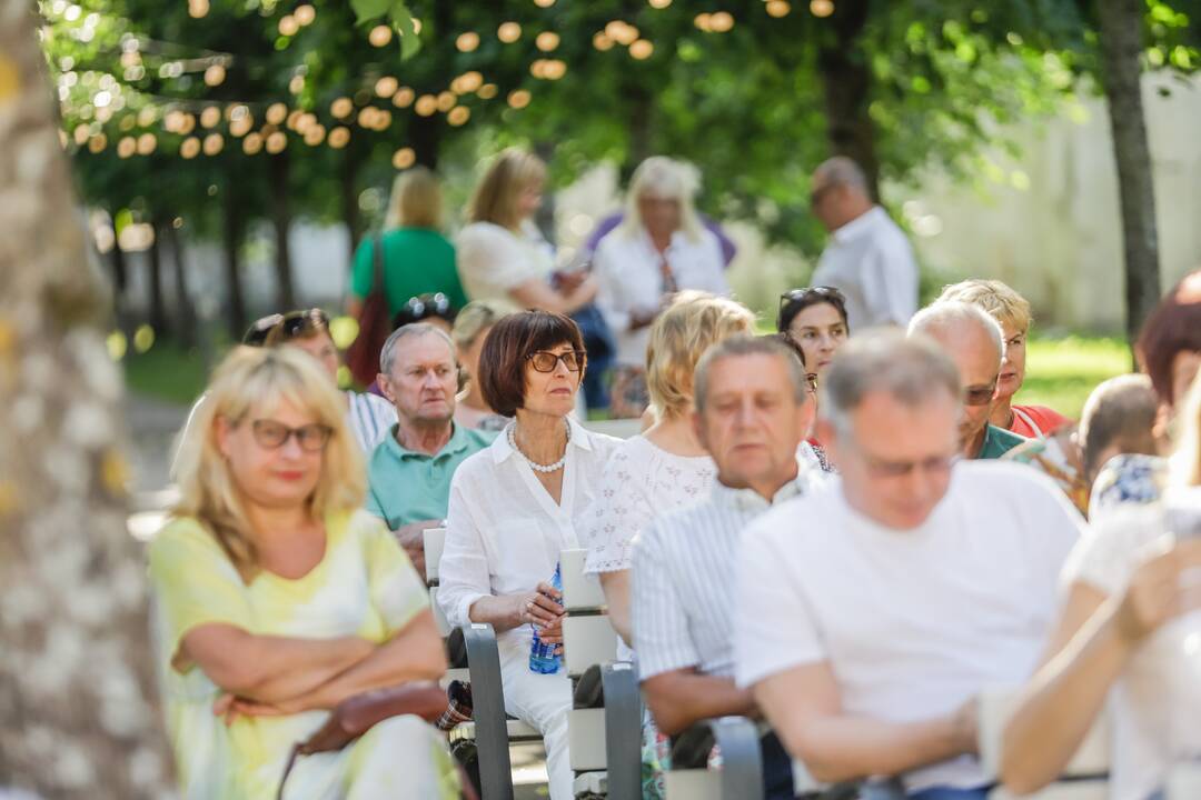 Pažaislio liepų alėjos vakaras su Inga Valinskiene