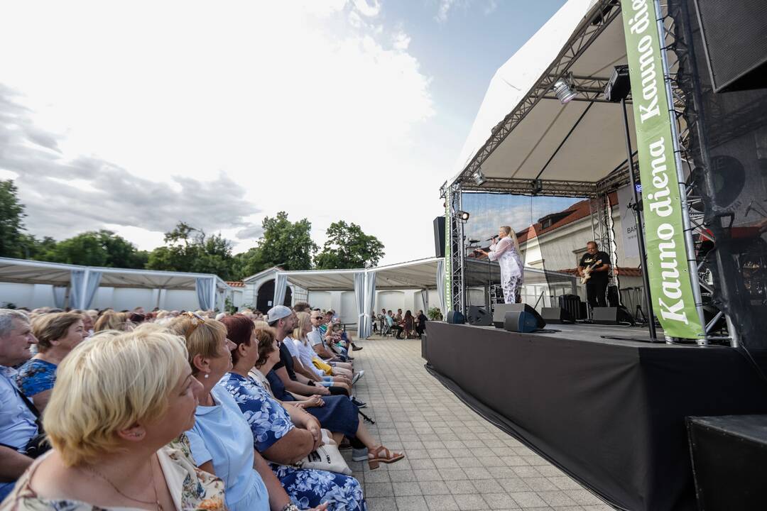 Pažaislio liepų alėjos vakaras su Inga Valinskiene