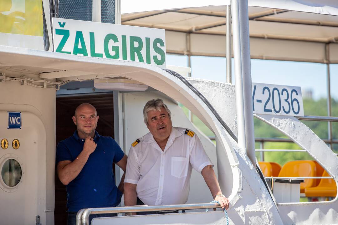 Kaune pristatytas pramoginis laivas „Žalgiris“