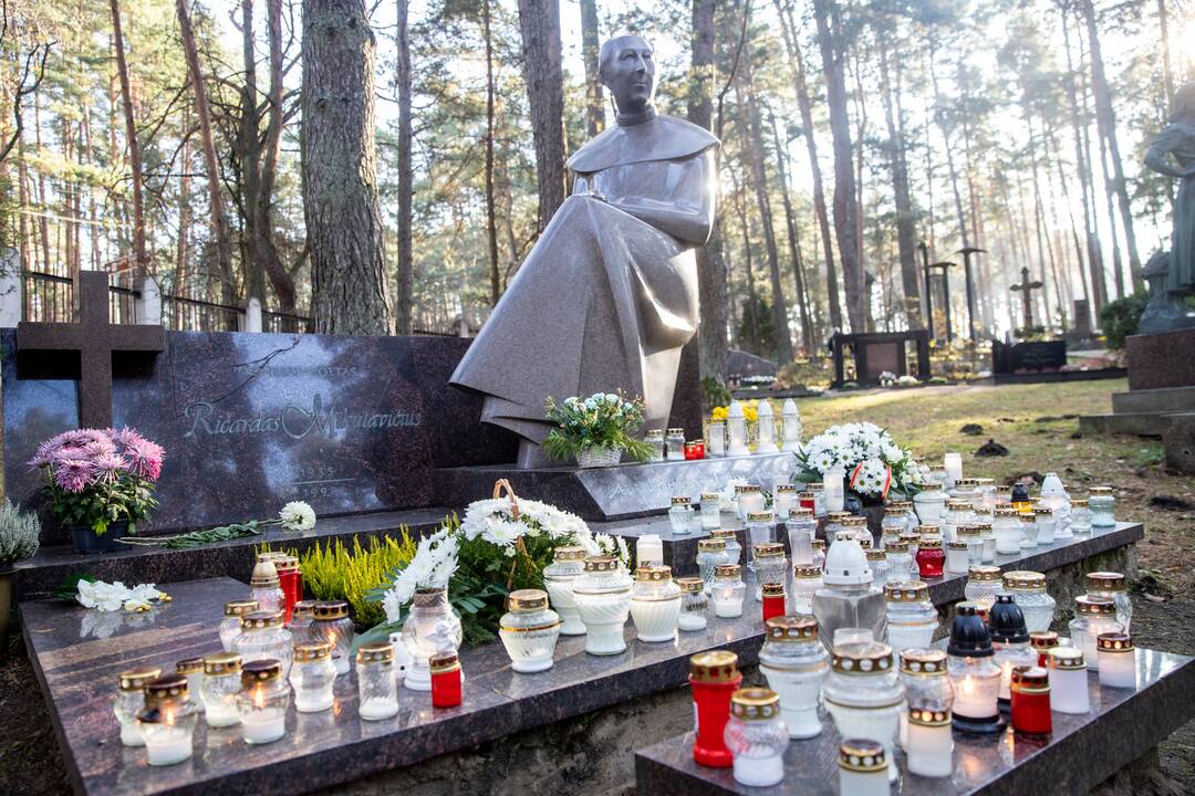 Lapkričio 1-oji Petrašiūnų panteone