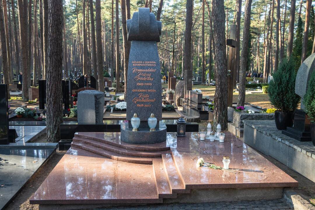 Lapkričio 1-oji Petrašiūnų panteone