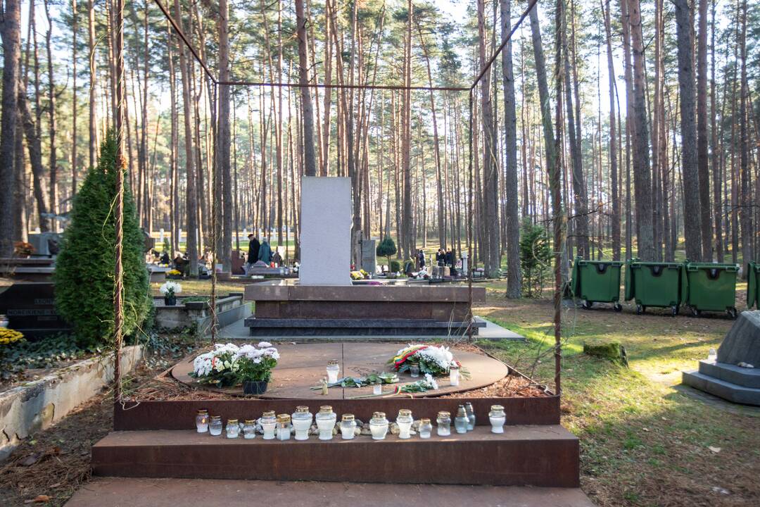Lapkričio 1-oji Petrašiūnų panteone
