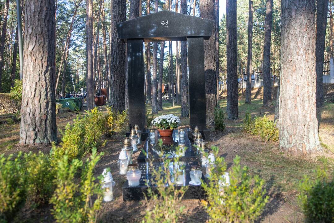 Lapkričio 1-oji Petrašiūnų panteone