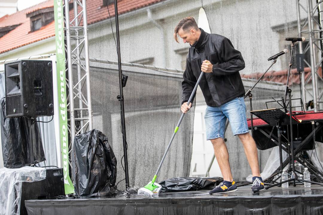 Pažaislio Liepų alėjos vakaras su „Biplan“ ir Karina Krysko