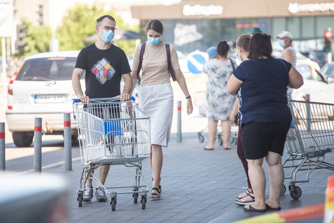 Pirkėjai apgulė Aleksote uždaromą „Maximą“