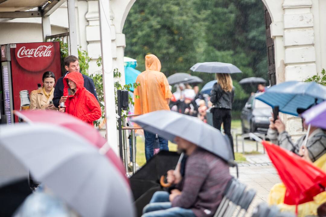 Pažaislio Liepų alėjos vakaras su „Biplan“ ir Karina Krysko