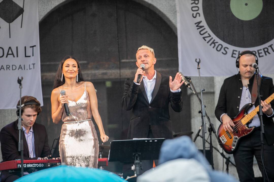 Pažaislio Liepų alėjos vakaras su „Biplan“ ir Karina Krysko