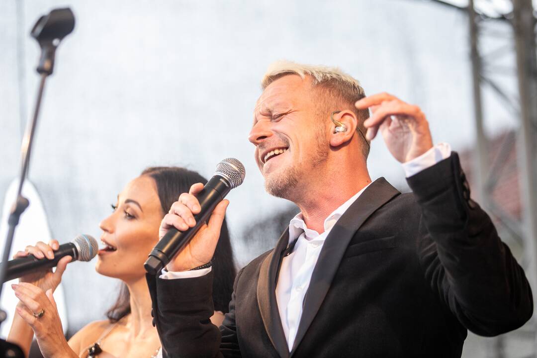 Pažaislio Liepų alėjos vakaras su „Biplan“ ir Karina Krysko