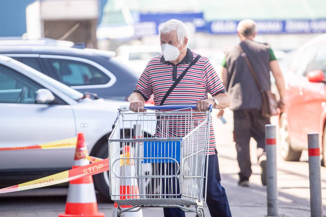 Pirkėjai apgulė Aleksote uždaromą „Maximą“