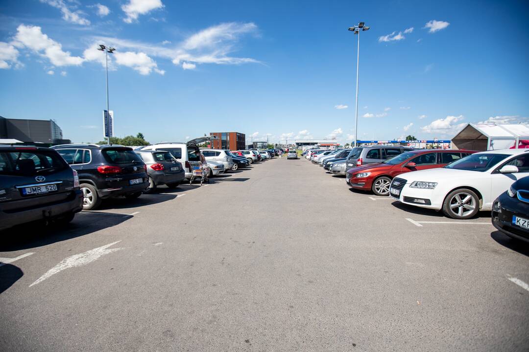 Pirkėjai apgulė Aleksote uždaromą „Maximą“