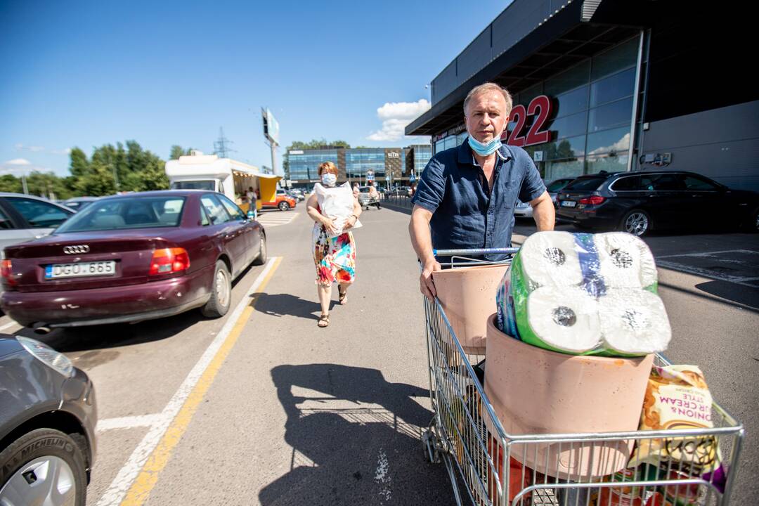 Pirkėjai apgulė Aleksote uždaromą „Maximą“