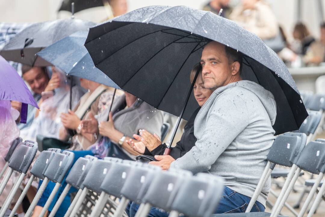 Pažaislio Liepų alėjos vakaras su „Biplan“ ir Karina Krysko