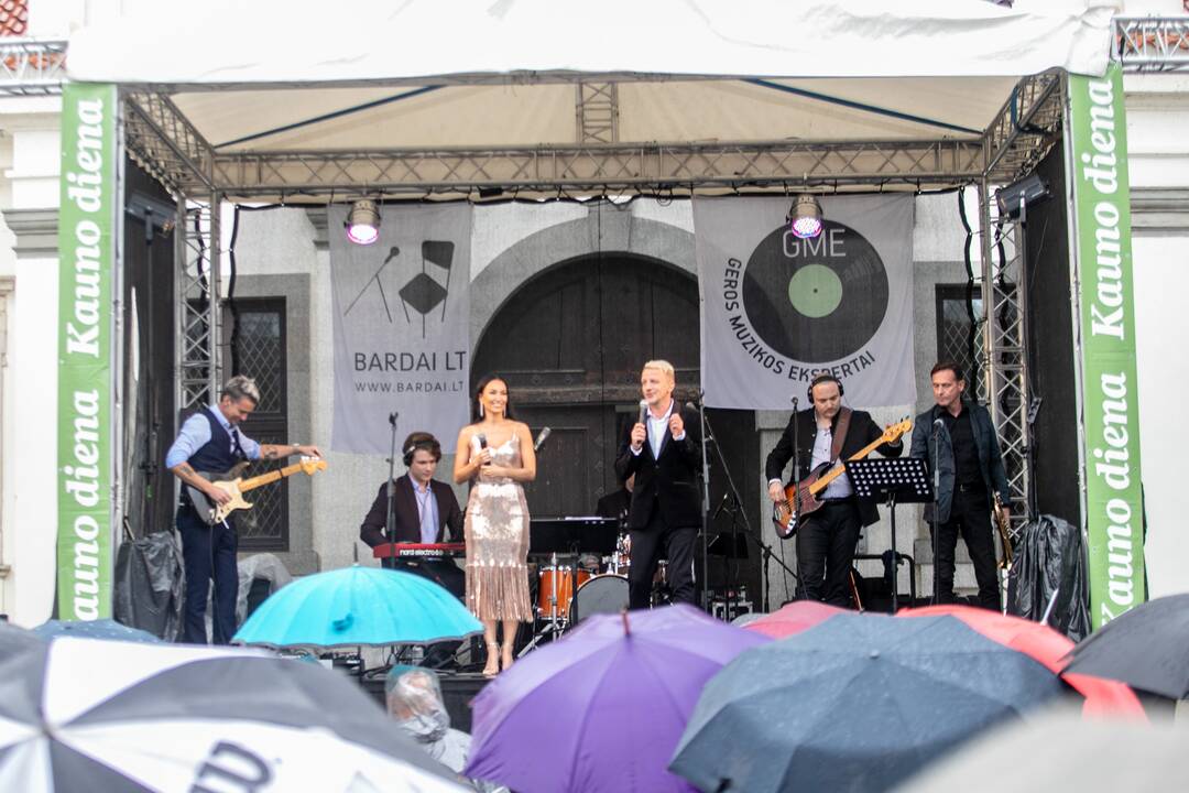 Pažaislio Liepų alėjos vakaras su „Biplan“ ir Karina Krysko