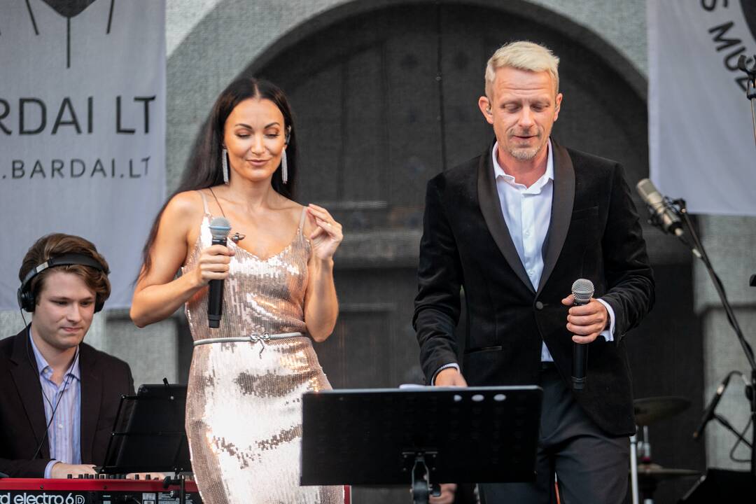 Pažaislio Liepų alėjos vakaras su „Biplan“ ir Karina Krysko
