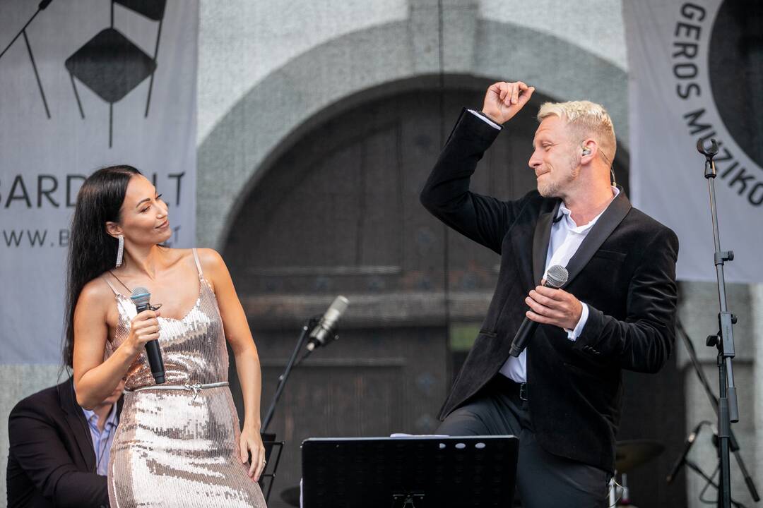 Pažaislio Liepų alėjos vakaras su „Biplan“ ir Karina Krysko