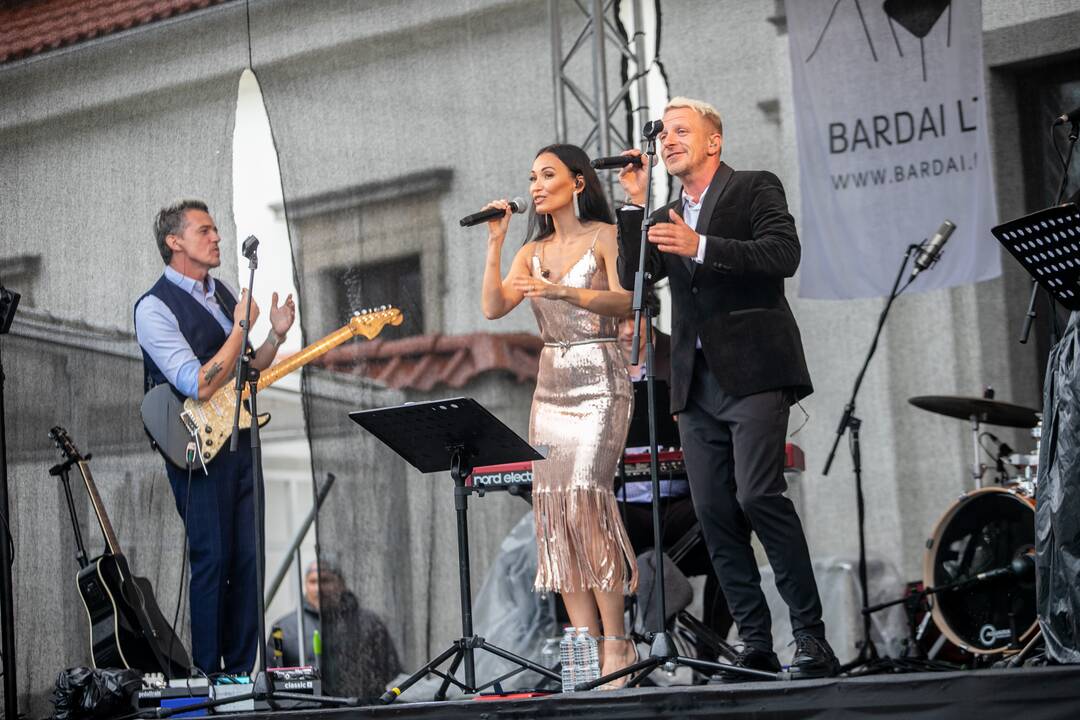 Pažaislio Liepų alėjos vakaras su „Biplan“ ir Karina Krysko