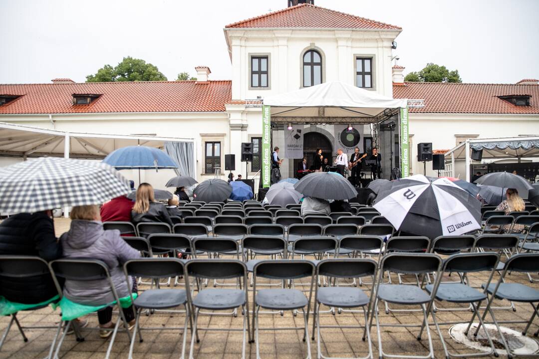 Pažaislio Liepų alėjos vakaras su „Biplan“ ir Karina Krysko