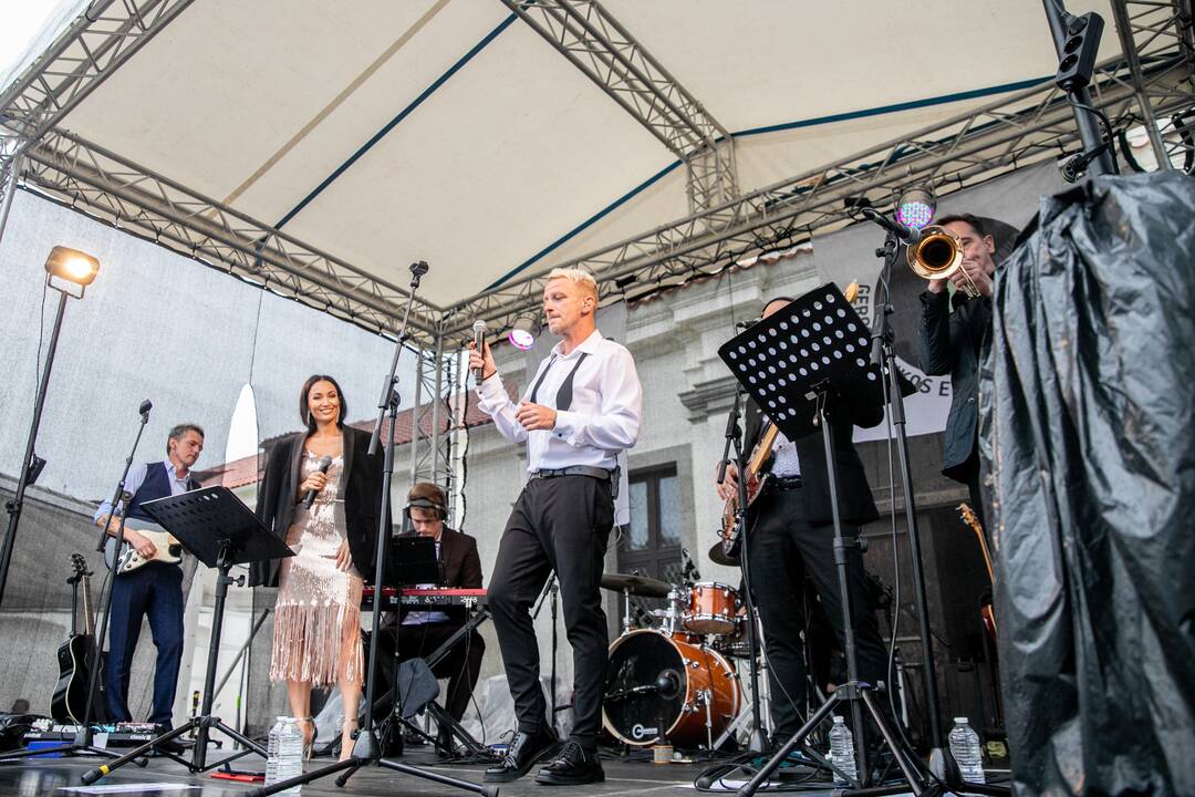 Pažaislio Liepų alėjos vakaras su „Biplan“ ir Karina Krysko