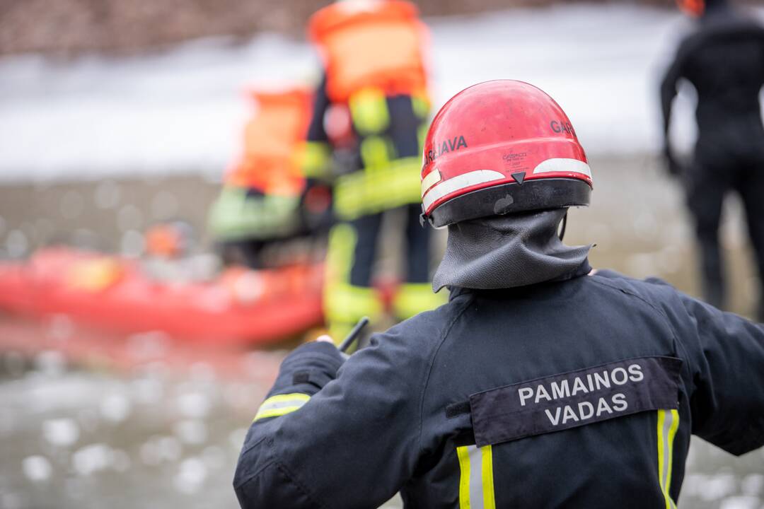 Garliavos parko upelyje aptiktas įšalusio nežinomo vyro kūnas