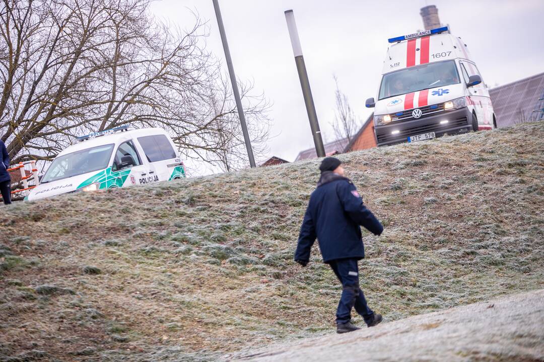 Garliavos parko upelyje aptiktas įšalusio nežinomo vyro kūnas