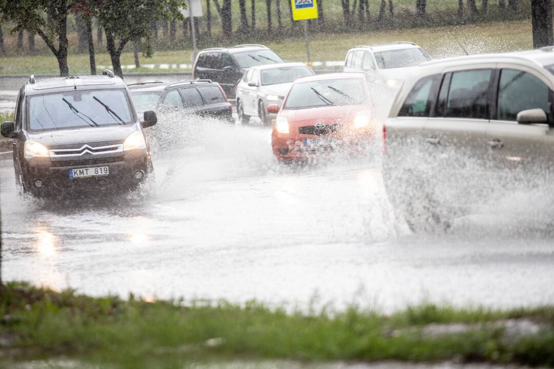 Po gausaus kritulių kiekio sostinėje lietus neaplenkė ir Kauno