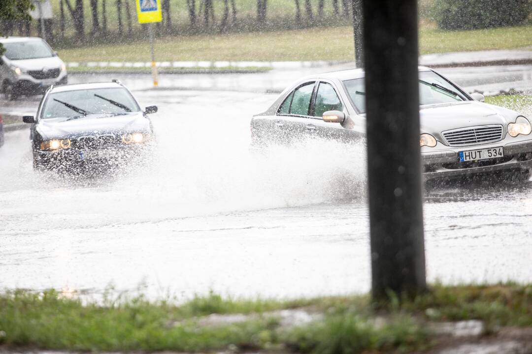 Po gausaus kritulių kiekio sostinėje lietus neaplenkė ir Kauno