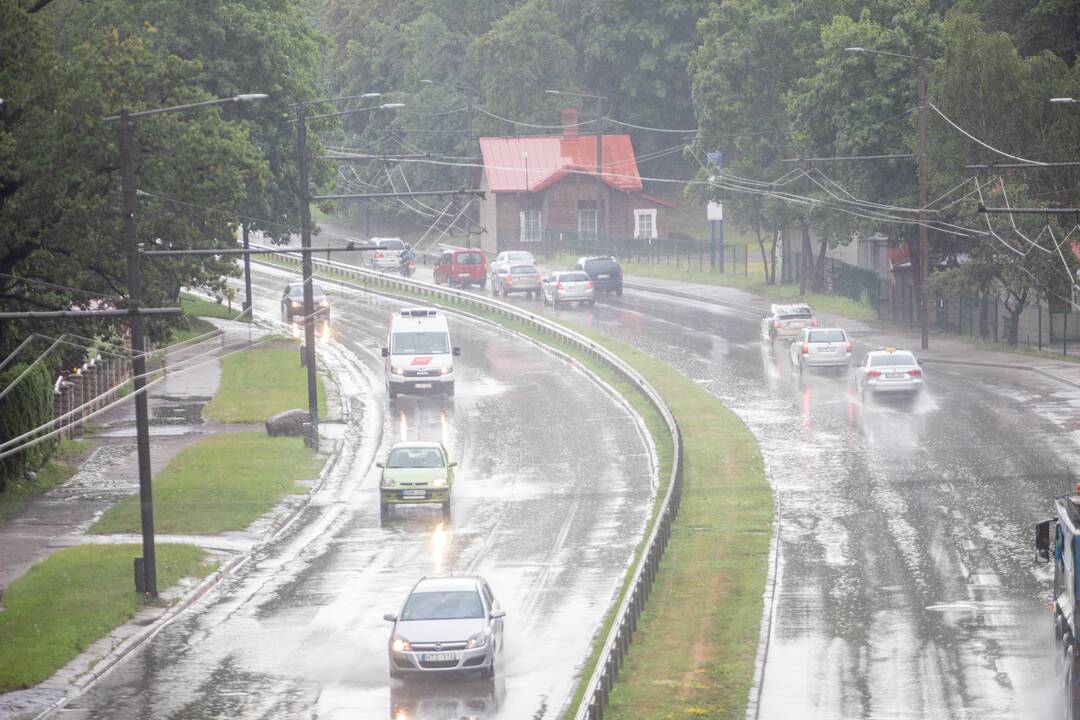 Po gausaus kritulių kiekio sostinėje lietus neaplenkė ir Kauno
