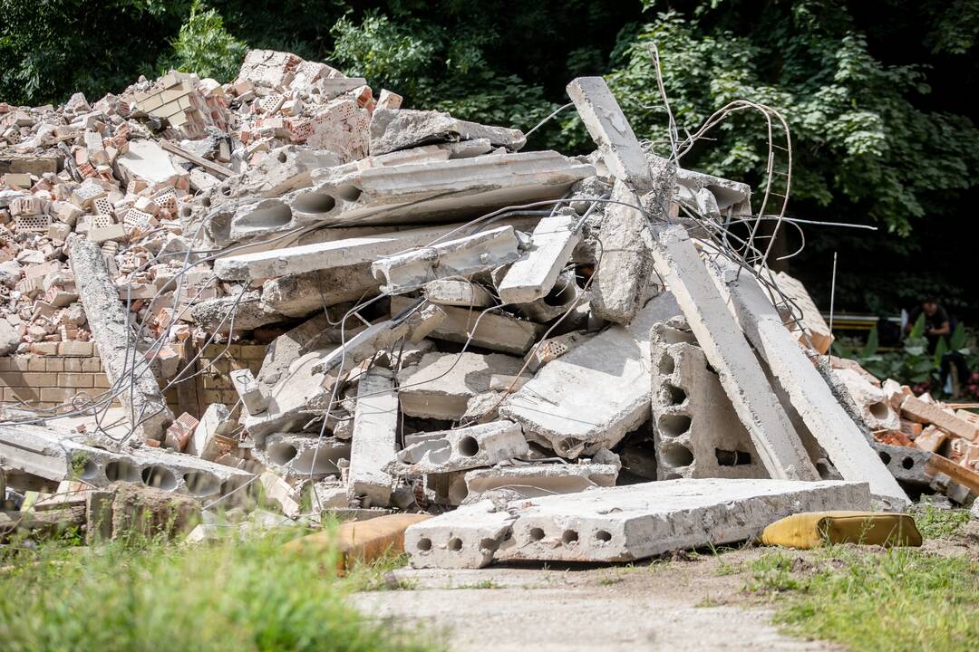 Lietuvos zoologijos sode karaliauja statybų technika