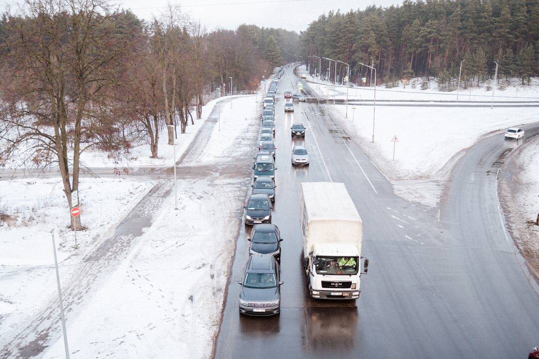 Eilės prie mobilaus testavimo punkto muša rekordus