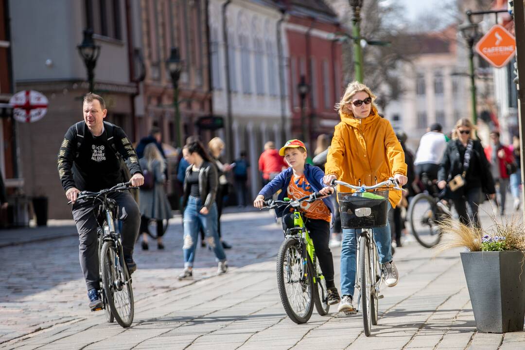 Kauniečiai džiaugėsi pavasarišku sekmadieniu