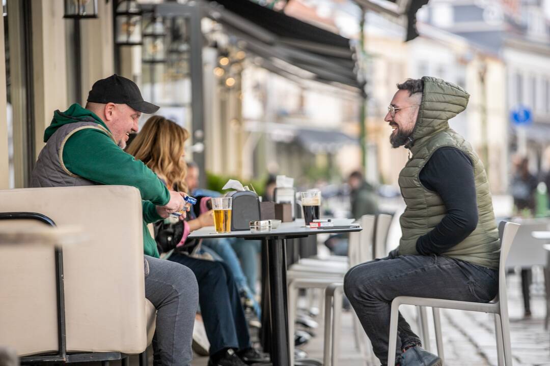 Kauniečių popietė atsivėrusiose lauko kavinėse