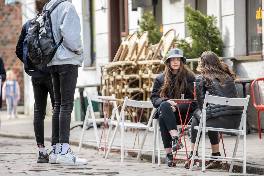 Kauniečių popietė atsivėrusiose lauko kavinėse