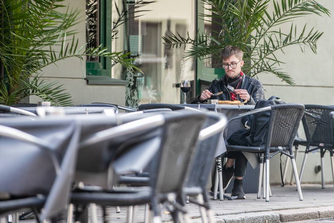Kauniečių popietė atsivėrusiose lauko kavinėse