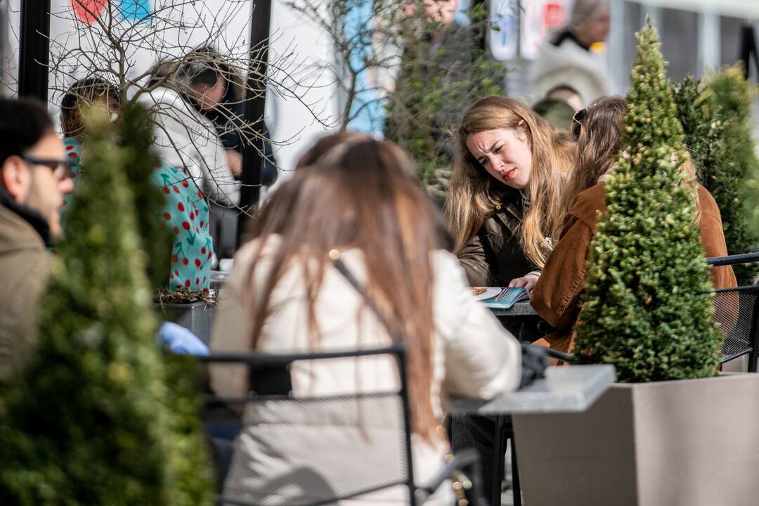 Kauniečių popietė atsivėrusiose lauko kavinėse