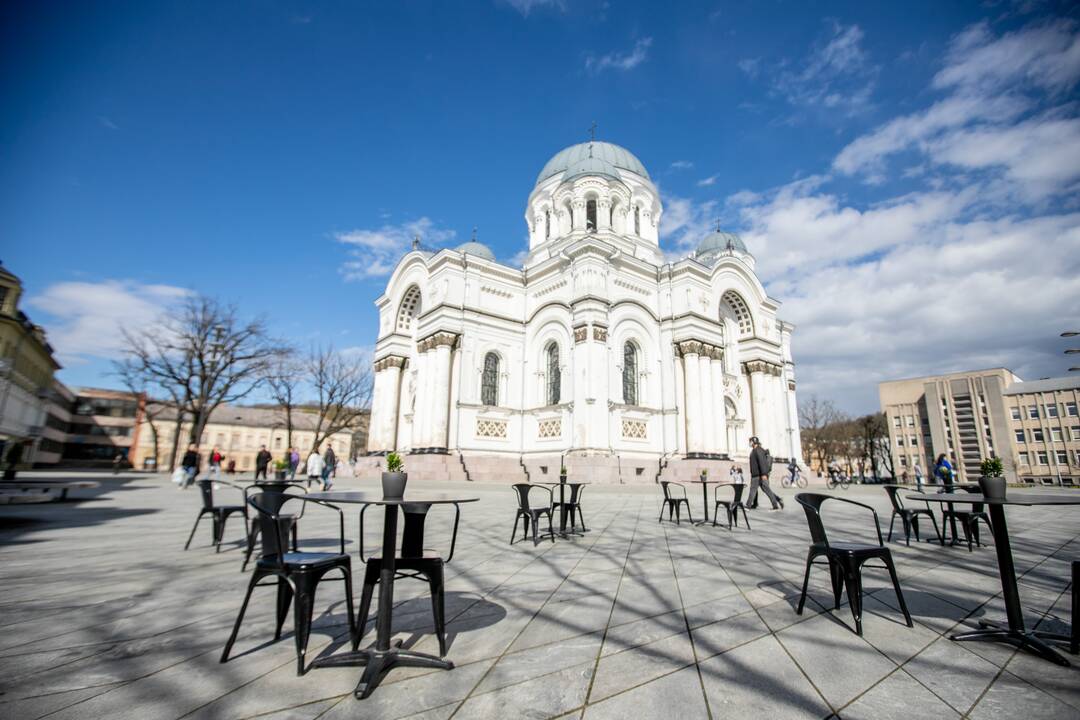Kauniečių popietė atsivėrusiose lauko kavinėse