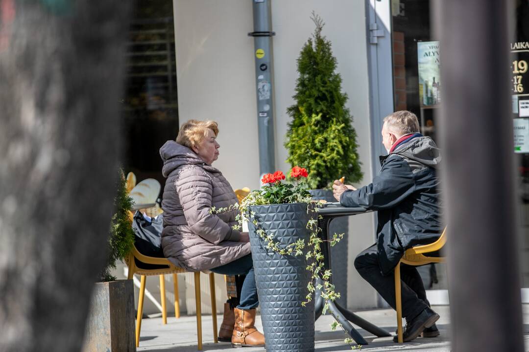 Patvirtintas galimybių pasas turintiems imunitetą ar neigiamą COVID-19 testą. 