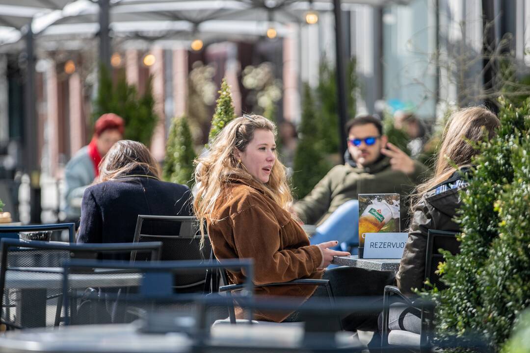 Kauniečių popietė atsivėrusiose lauko kavinėse