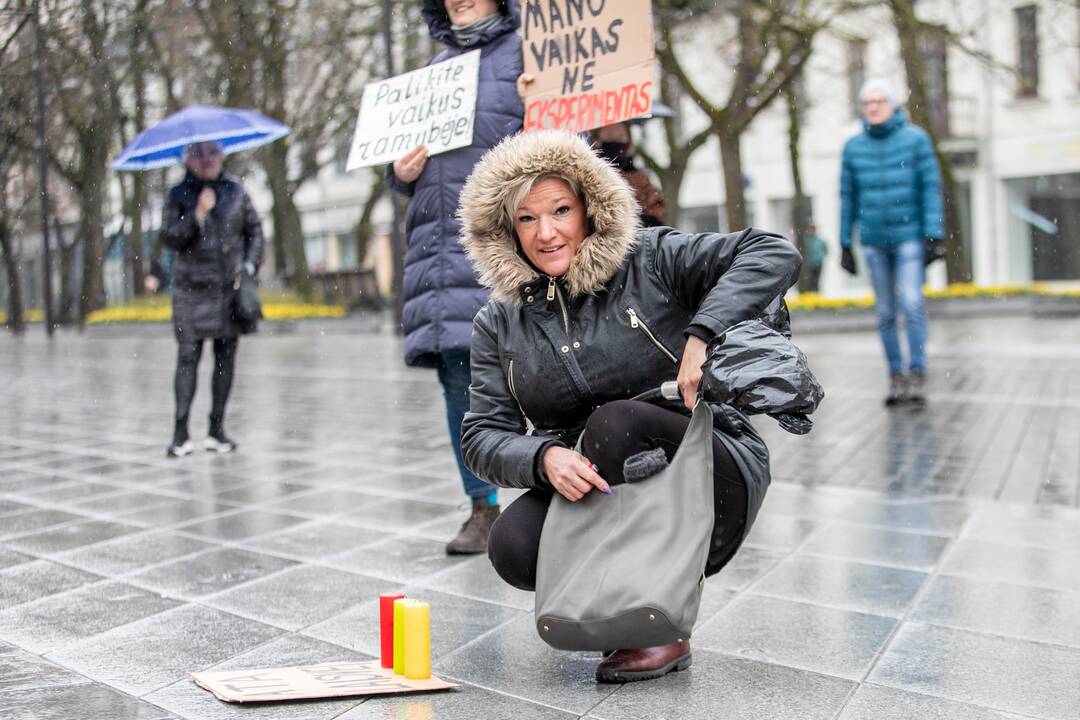 Tėvų protestas prieš vaikų testavimą