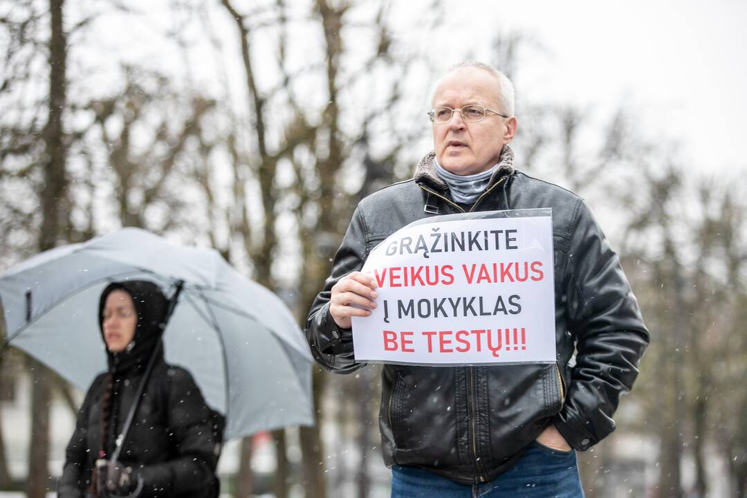 Tėvų protestas prieš vaikų testavimą