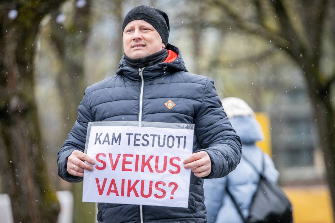 Tėvų protestas prieš vaikų testavimą