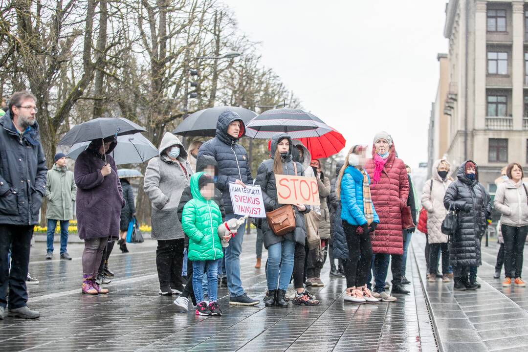 Tėvų protestas prieš vaikų testavimą